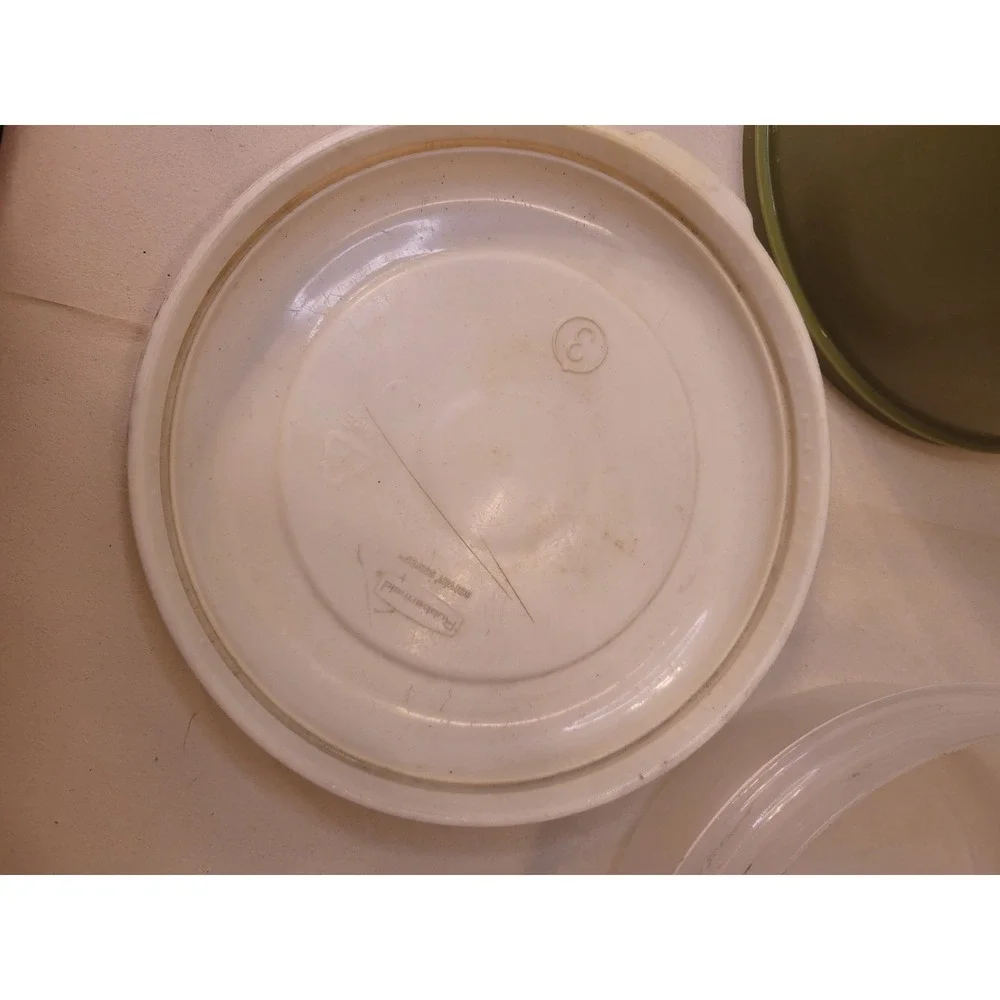 Vintage Rubbermaid 8 Cup Green Mixing Bowl & 1.5 Qt Servin Saver Container Set